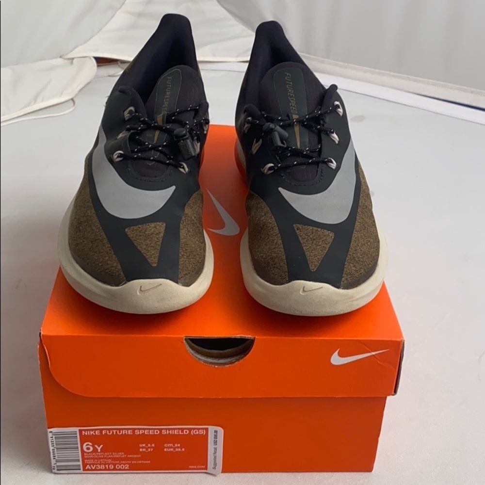Nike Future Speed Shield black silver olive green 6Y